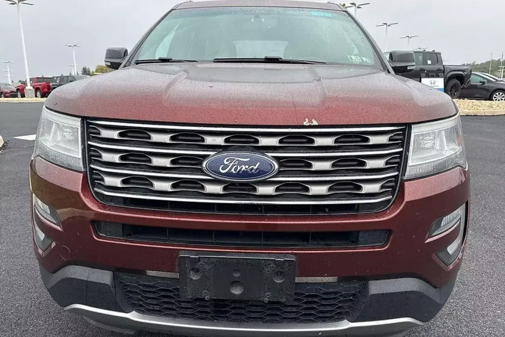 2016 Ford Explorer XLT photo 1