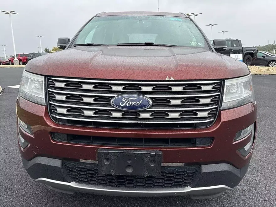 2016 Ford Explorer XLT photo 1