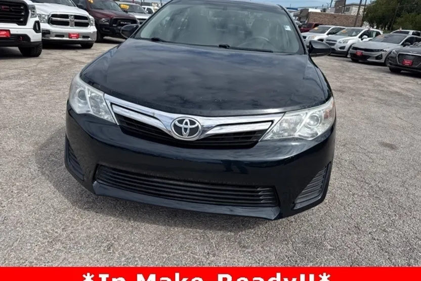 2013 Toyota Camry LE photo 1
