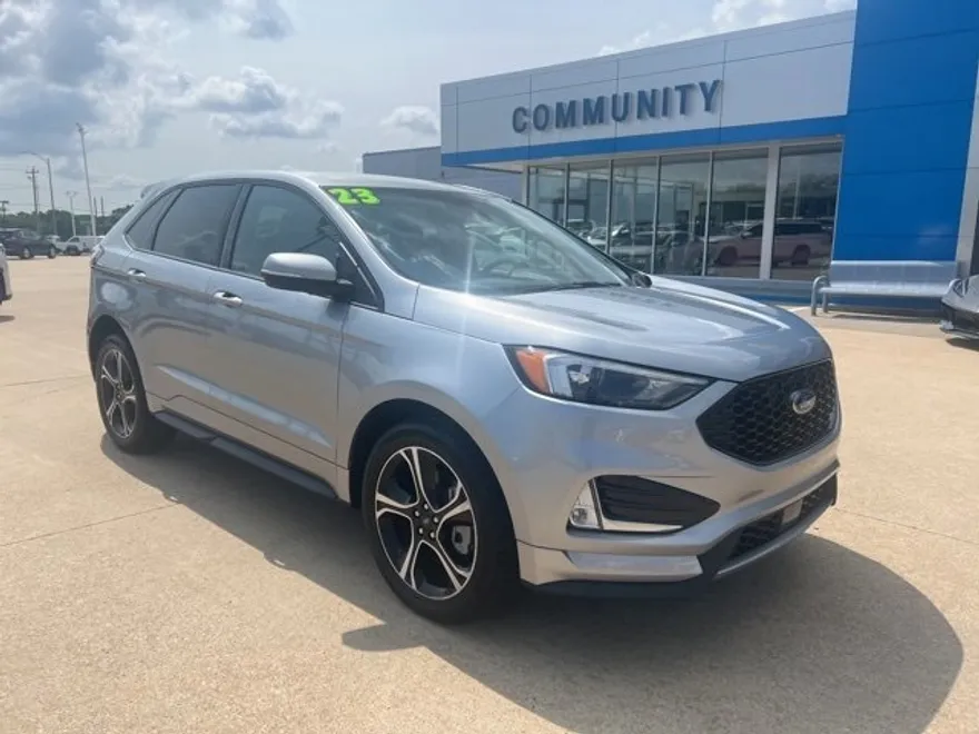 2023 Ford Edge ST photo 1