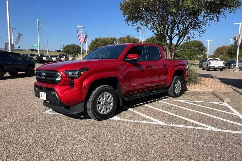 2025 Toyota Tacoma SR5 photo 1