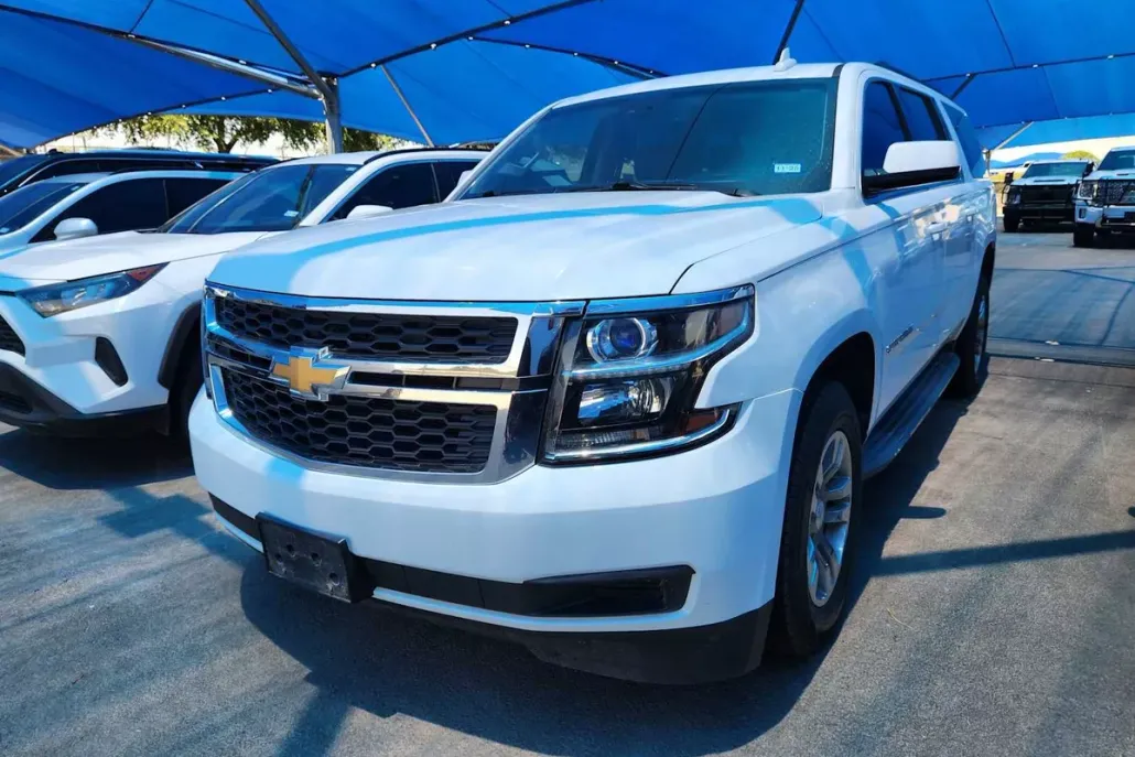 2016 Chevrolet Suburban LT photo 1