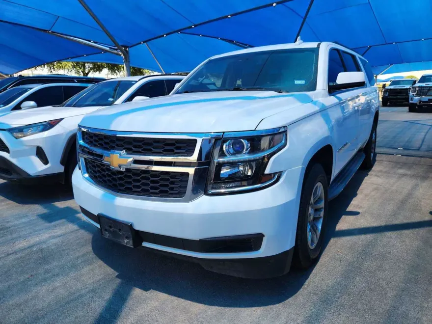 2016 Chevrolet Suburban LT photo 1