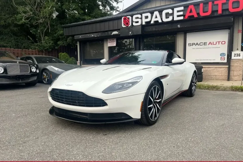 2018 Aston Martin DB11 photo 1