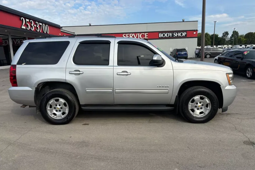 2011 Chevrolet Tahoe LT photo 1