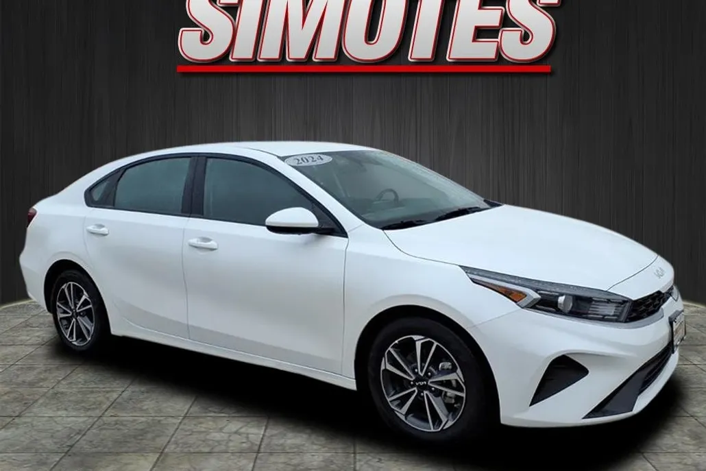 2024 Kia Forte LX photo 1