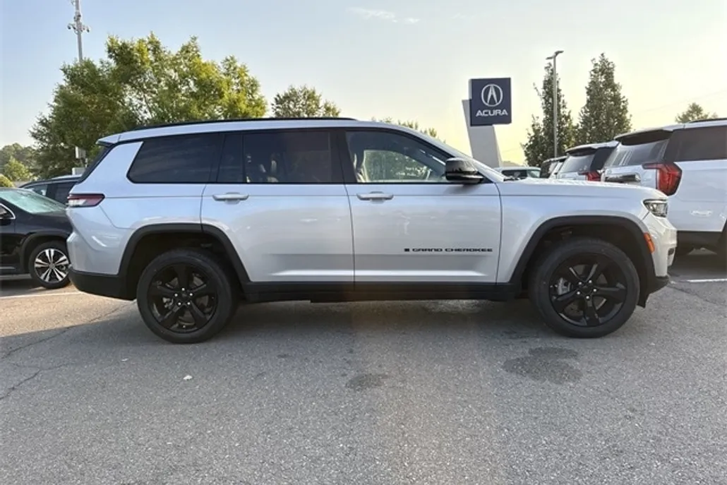 2023 Jeep Grand Cherokee Altitude photo 1