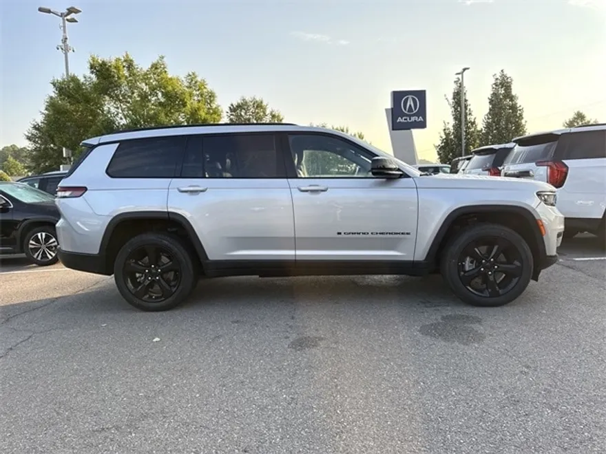 2023 Jeep Grand Cherokee Altitude photo 1