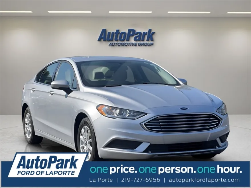 2017 Ford Fusion S photo 1