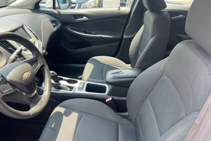 2017 Chevrolet Cruze LS photo 1