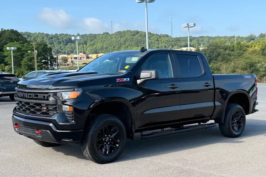 2023 Chevrolet Silverado 1500 Custom Trail Boss photo 1