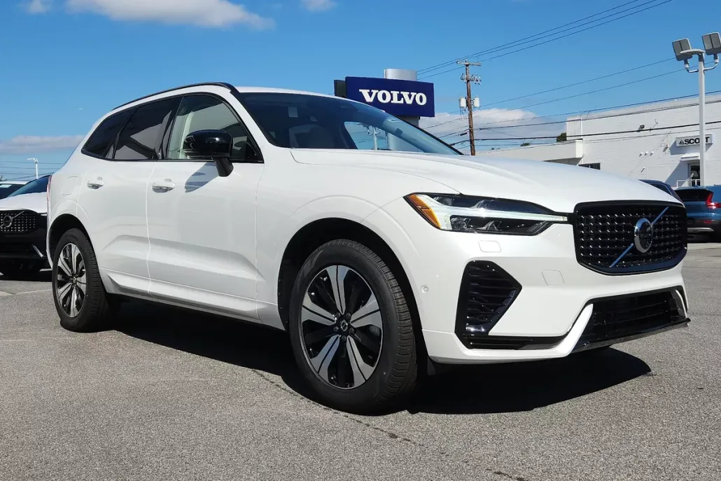 2025 Volvo XC60 Hybrid T8 Plus photo 1