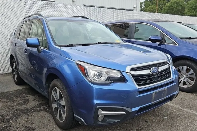 2017 Subaru Forester Limited photo 1