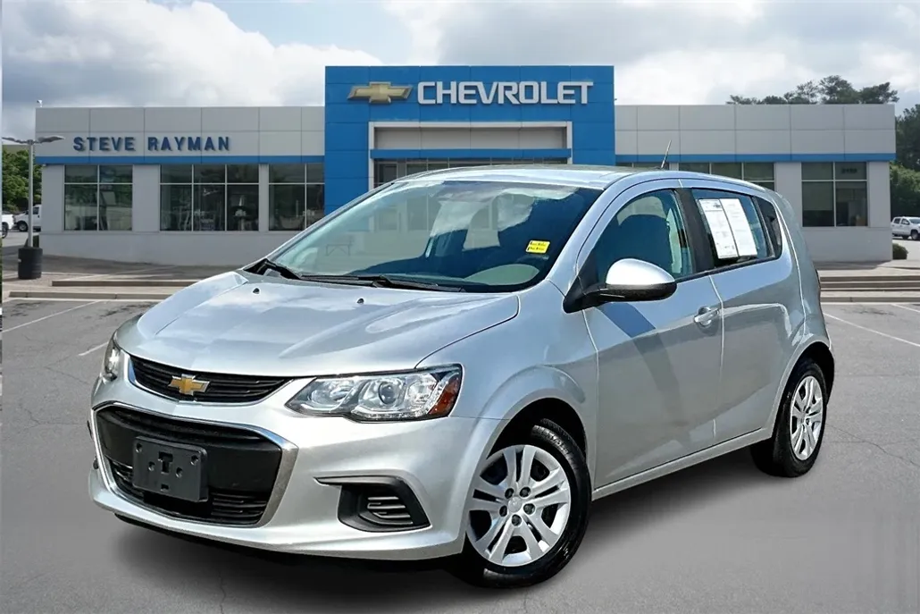 2020 Chevrolet Sonic LT photo 1