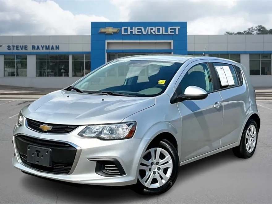 2020 Chevrolet Sonic LT photo 1