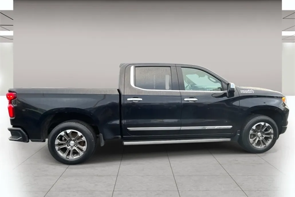 2023 Chevrolet Silverado 1500 High Country photo 1