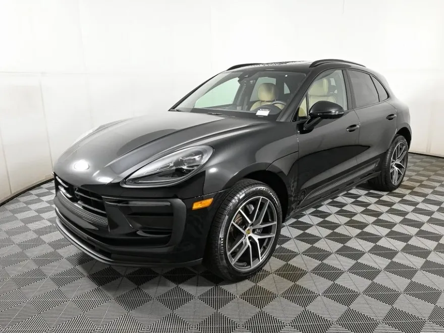 2025 Porsche Macan T photo 1