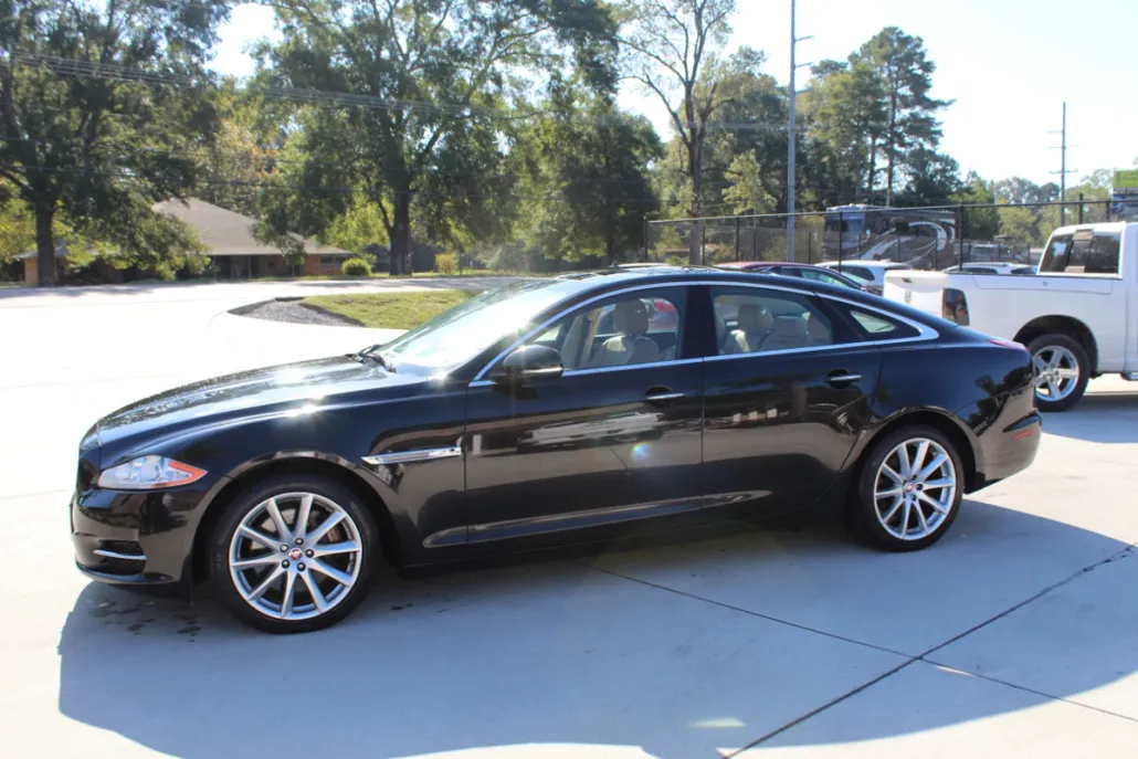 2015 Jaguar XJ photo 1