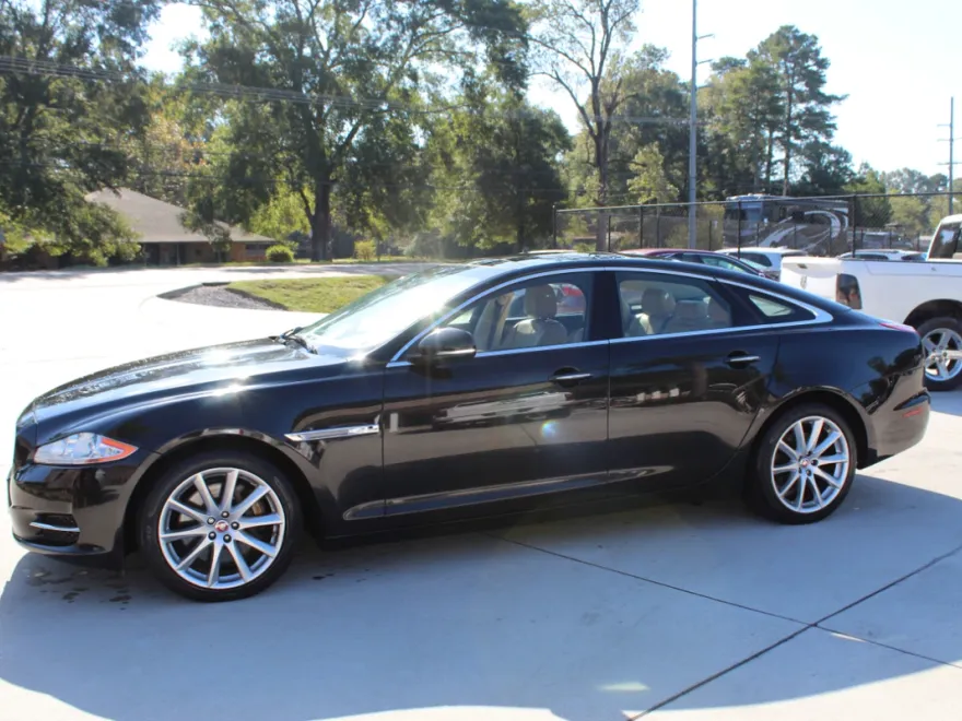 2015 Jaguar XJ photo 1
