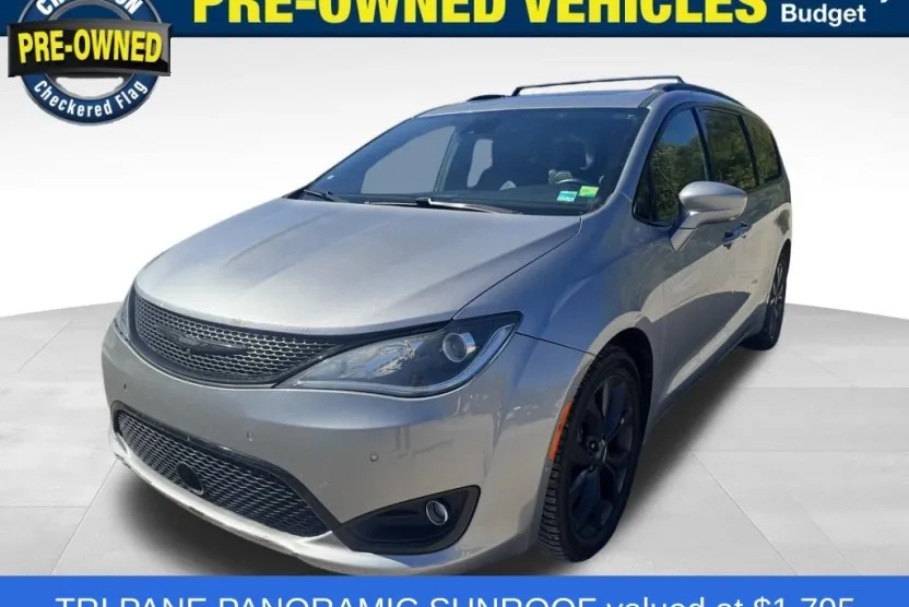 2019 Chrysler Pacifica Touring Plus photo 1