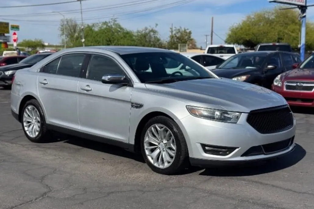 2015 Ford Taurus Limited photo 1