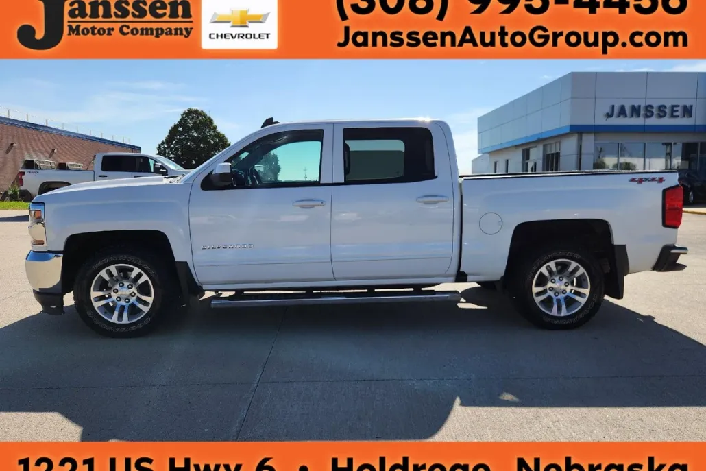 2017 Chevrolet Silverado 1500 LT photo 1
