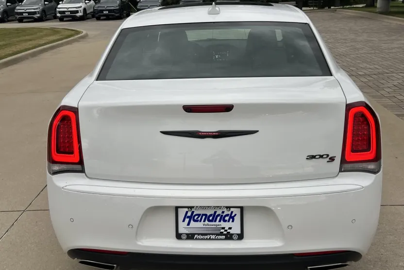 2023 Chrysler 300 photo 1