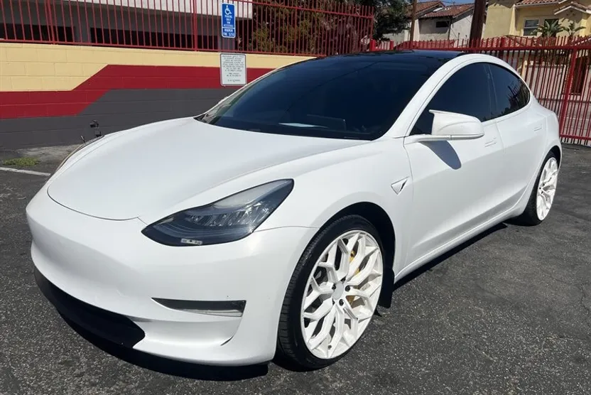 2020 Tesla Model 3 Long Range photo 1
