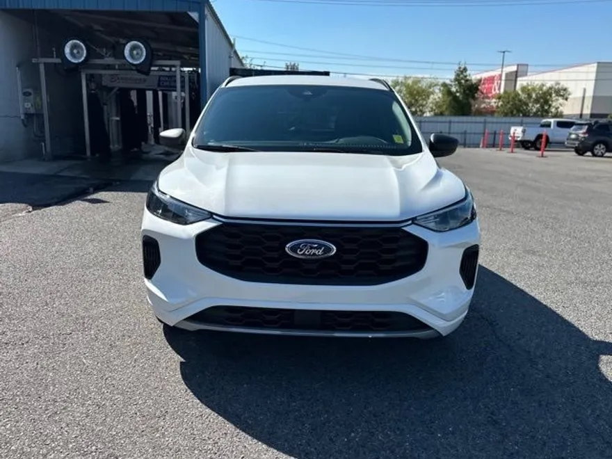 2023 Ford Escape ST-Line photo 1