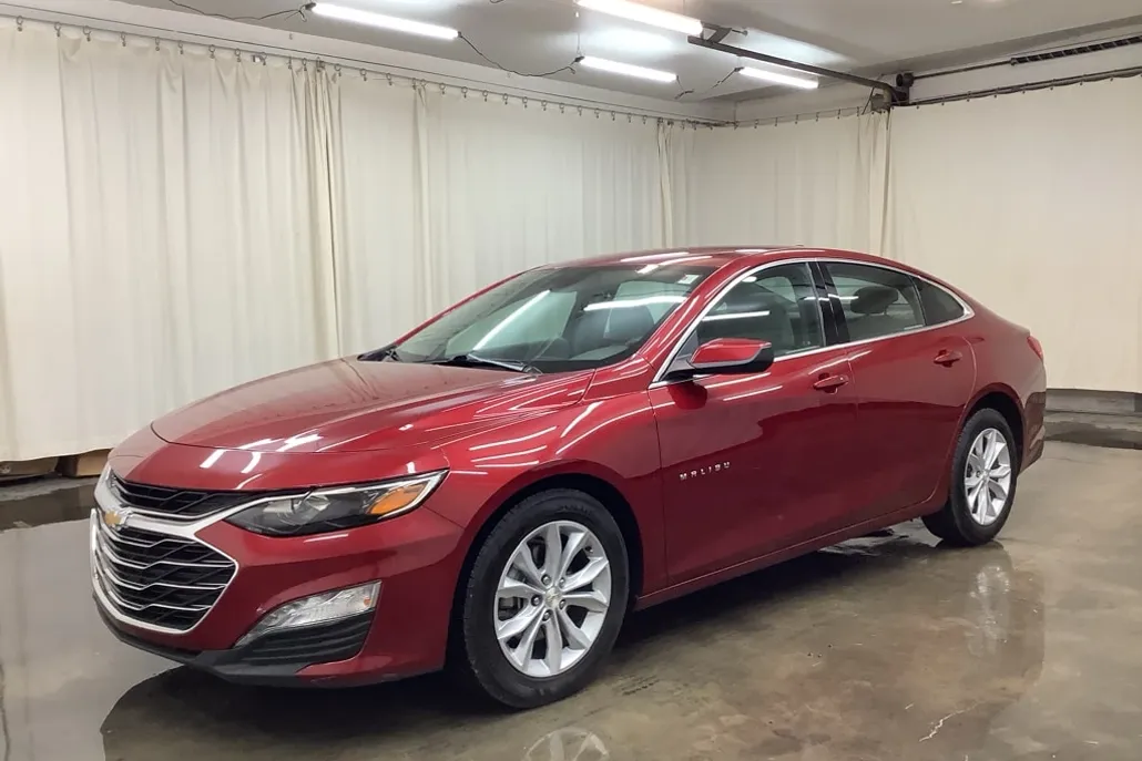 2025 Chevrolet Malibu 1LT photo 1