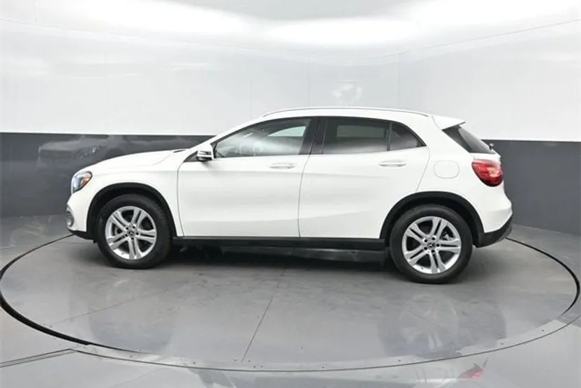 2020 Mercedes Benz GLA 250 4MATIC photo 1