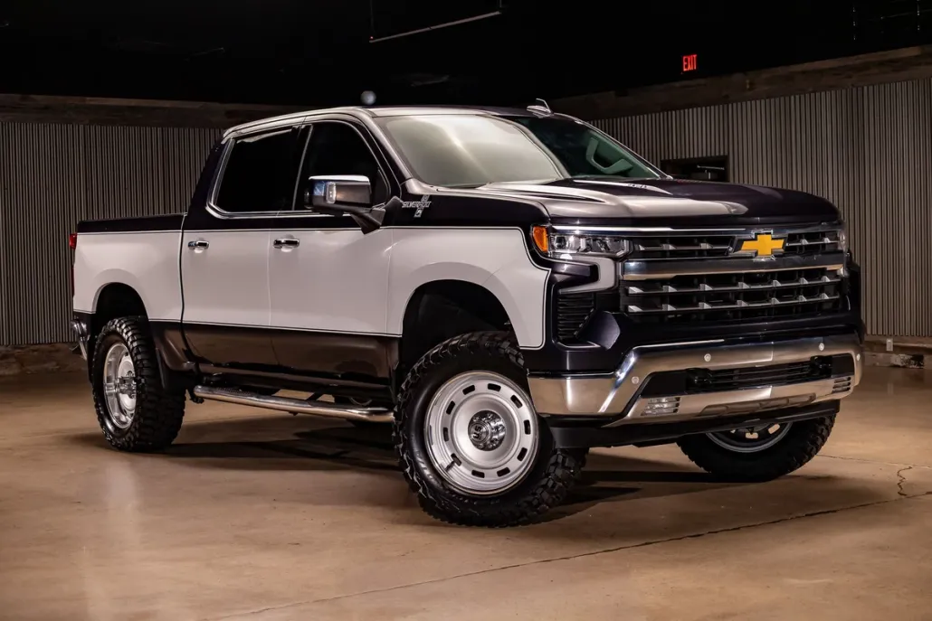 2024 Chevrolet Silverado 1500 LTZ photo 1