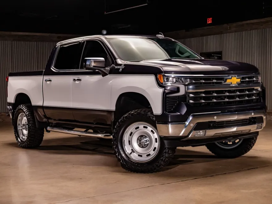 2024 Chevrolet Silverado 1500 LTZ photo 1