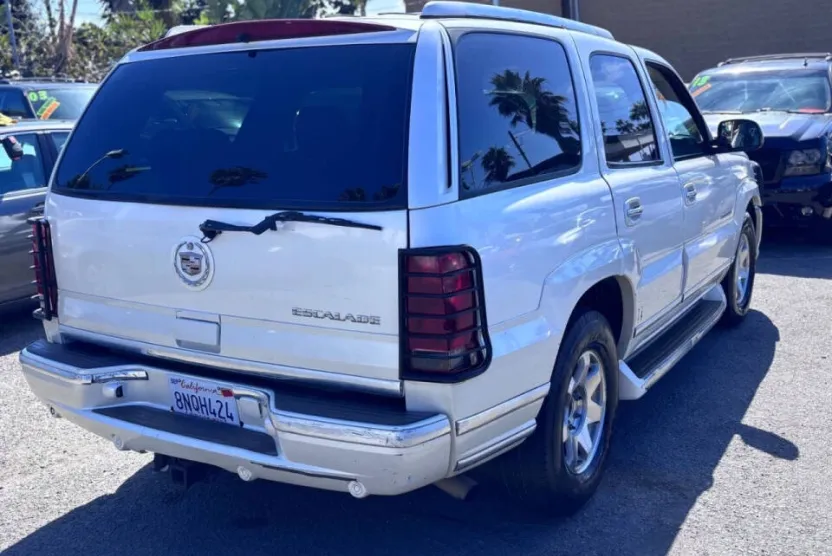 2003 Cadillac Escalade Base photo 1
