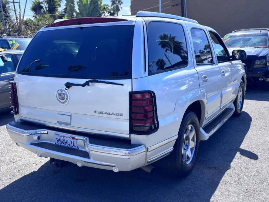 2003 Cadillac Escalade Base photo 1