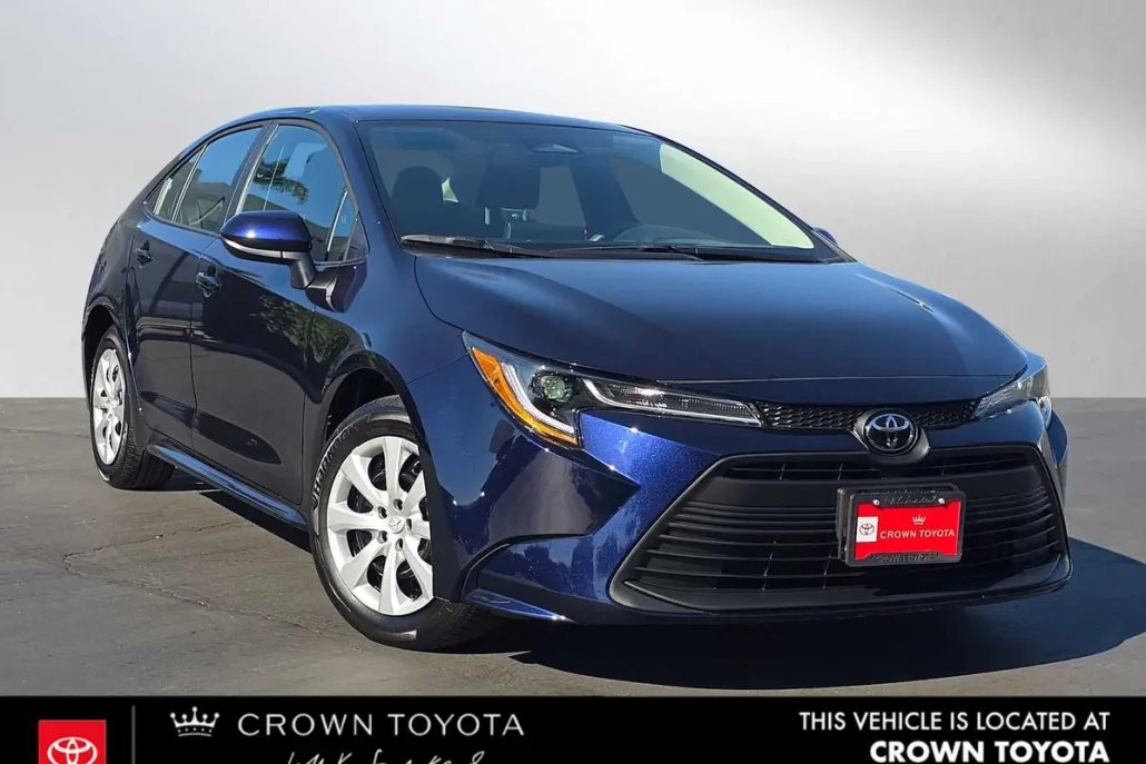 2025 Toyota Corolla LE photo 1
