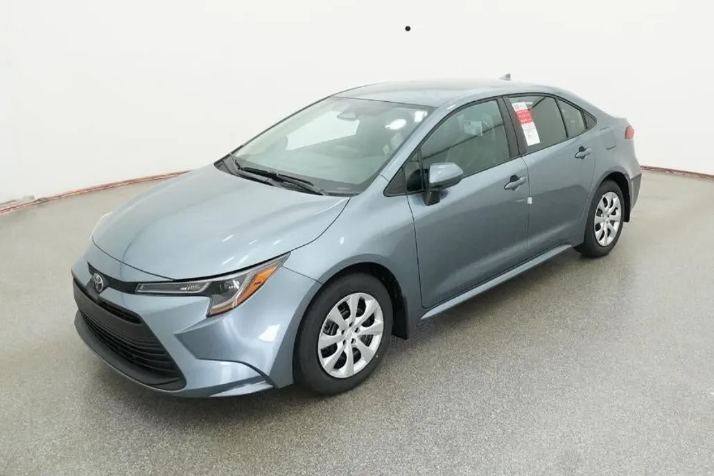 2026 Toyota Corolla LE photo 1