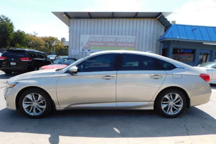 2018 Honda Accord LX photo 1