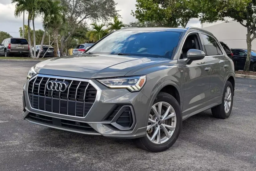 2023 Audi Q3 45 TFSI S line Premium photo 1