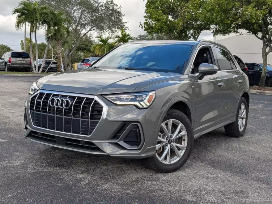 2023 Audi Q3 45 TFSI S line Premium photo 1