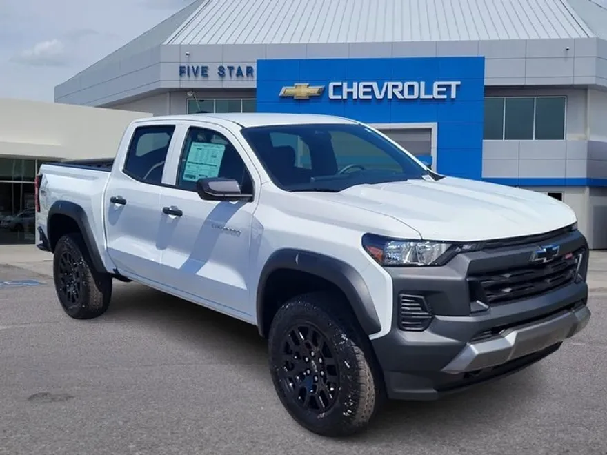2025 Chevrolet Colorado Trail Boss photo 1