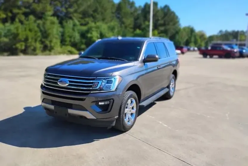 2020 Ford Expedition XLT photo 1