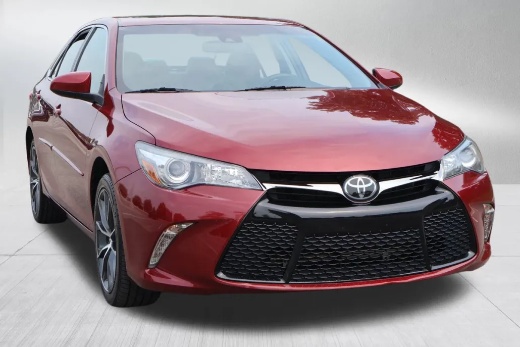2017 Toyota Camry SE photo 1
