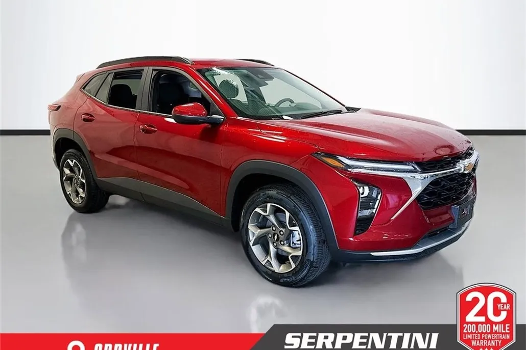 2025 Chevrolet Trax LT photo 1