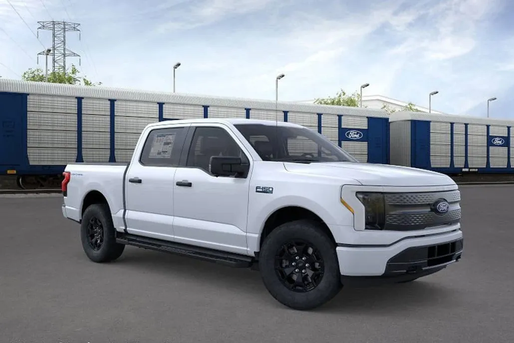 2025 Ford F-150 Lightning XLT photo 1