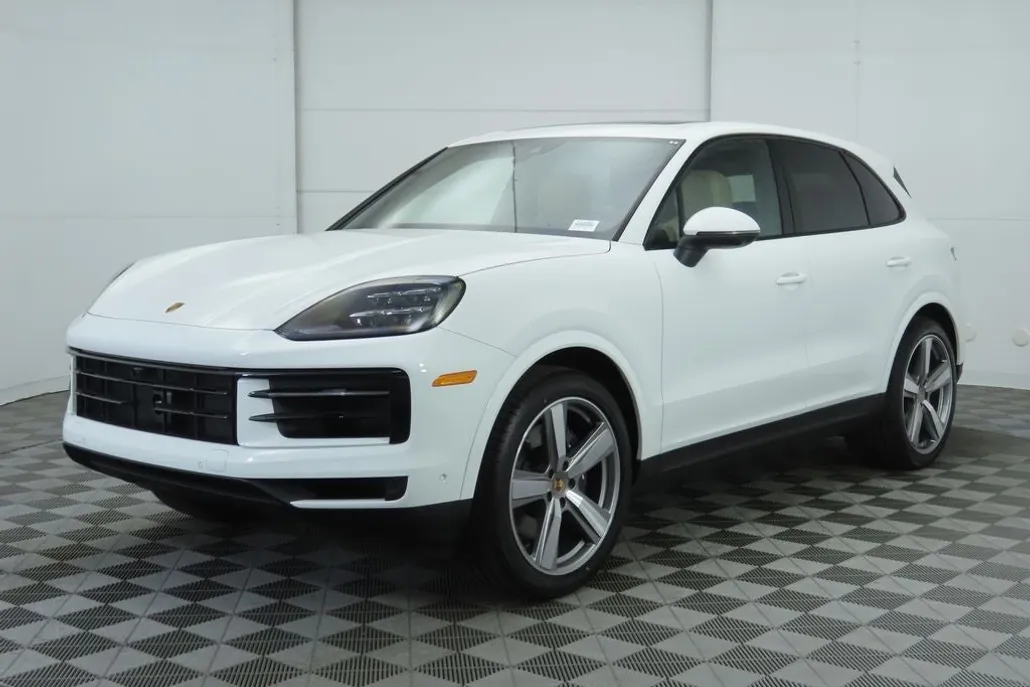 2025 Porsche Cayenne Base photo 1