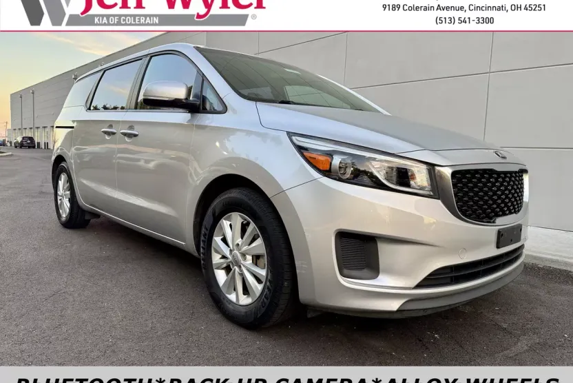 2016 Kia Sedona L photo 1