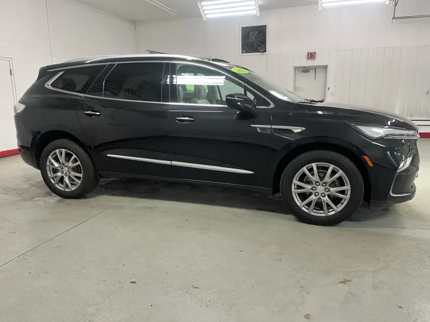2022 Buick Enclave Essence photo 1