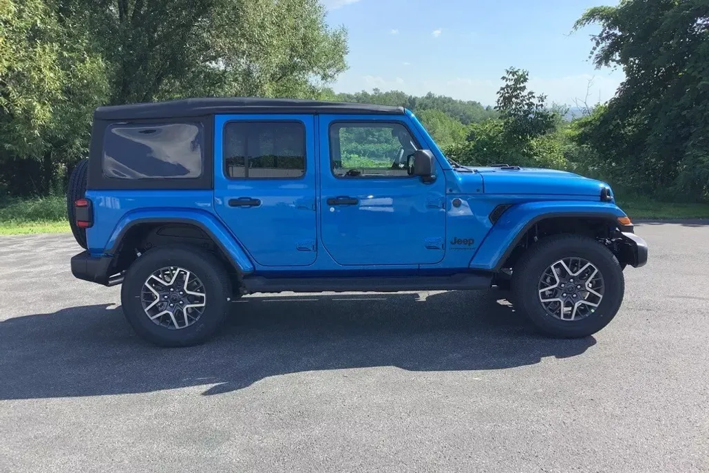 2025 Jeep Wrangler Sahara photo 1