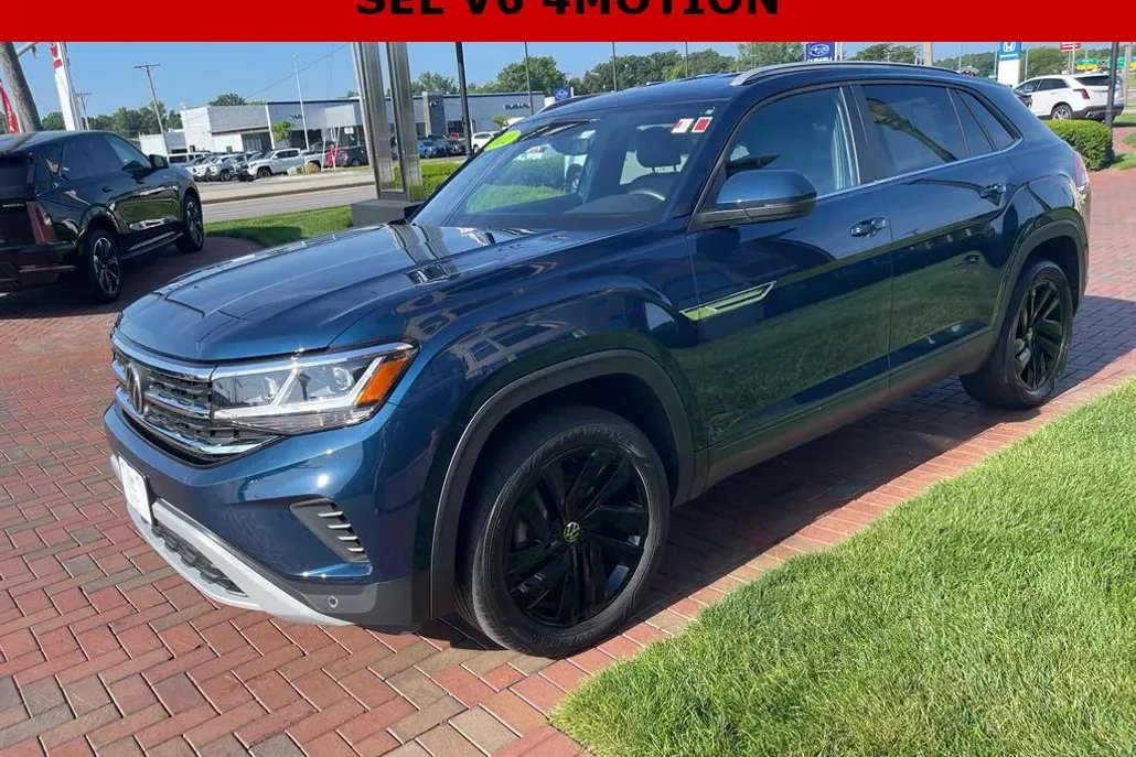 2022 Volkswagen Atlas Cross Sport V6 SE Technology photo 1